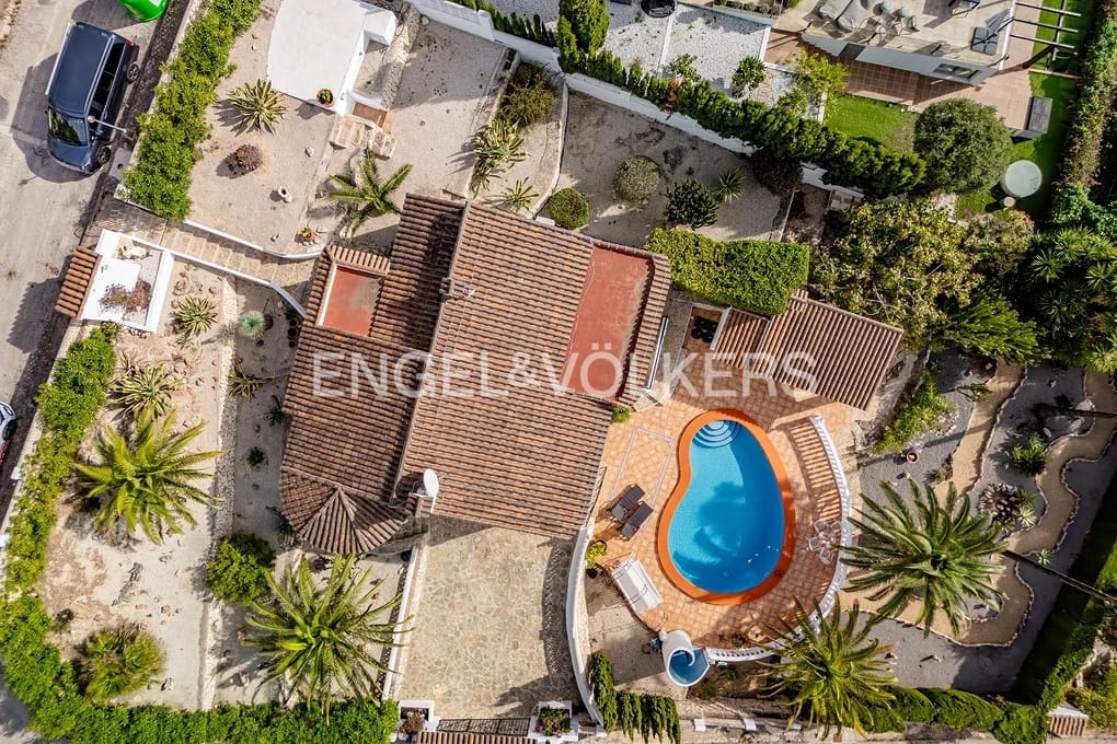 4 Zimmer Villa zu verkaufen in Calpe / Calp mit Pool Garage - 799.000 € (Ref: 9371305)