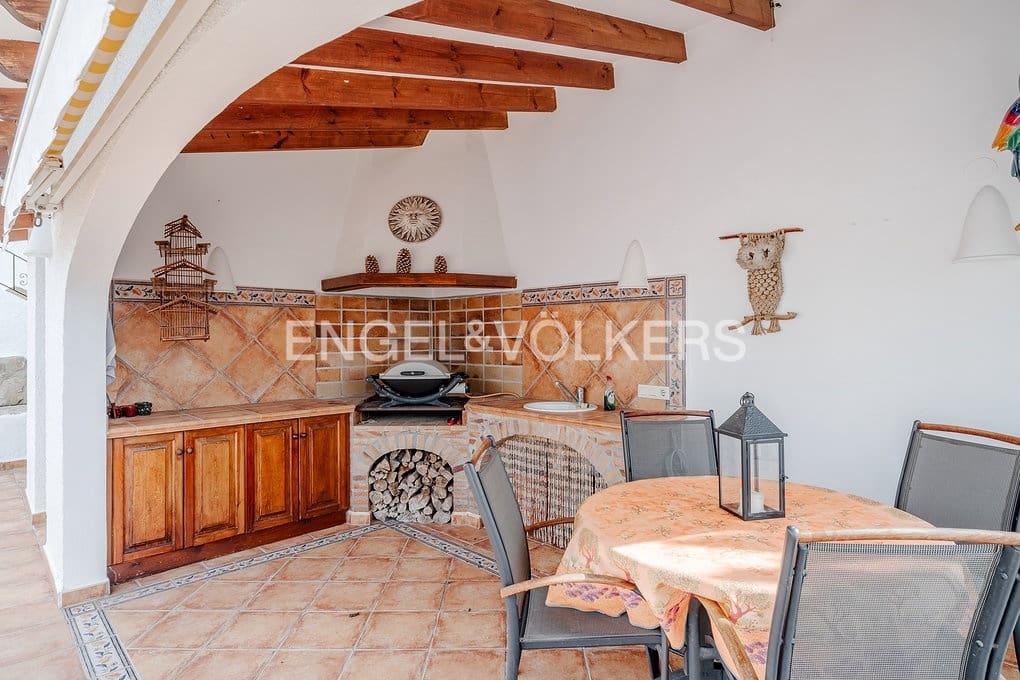 4 soveværelse Villa til salg i Calpe / Calp med swimmingpool garage - € 760.000 (Ref: 9371305)