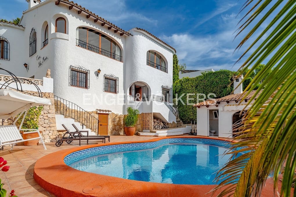 4 soveværelse Villa til salg i Calpe / Calp med swimmingpool garage - € 760.000 (Ref: 9371305)