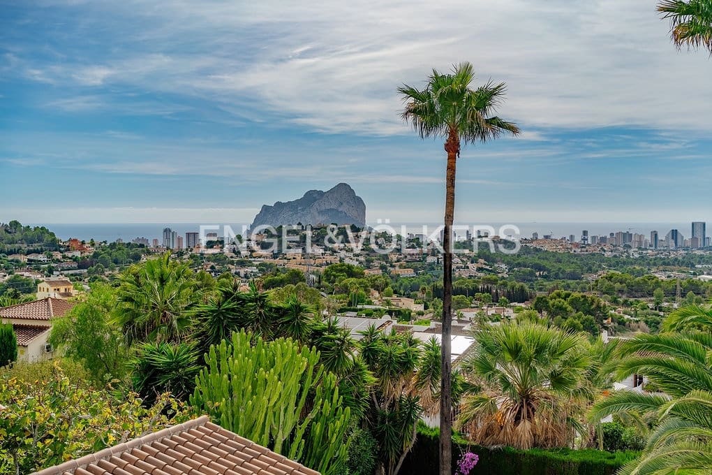 4 soveværelse Villa til salg i Calpe / Calp med swimmingpool garage - € 760.000 (Ref: 9371305)