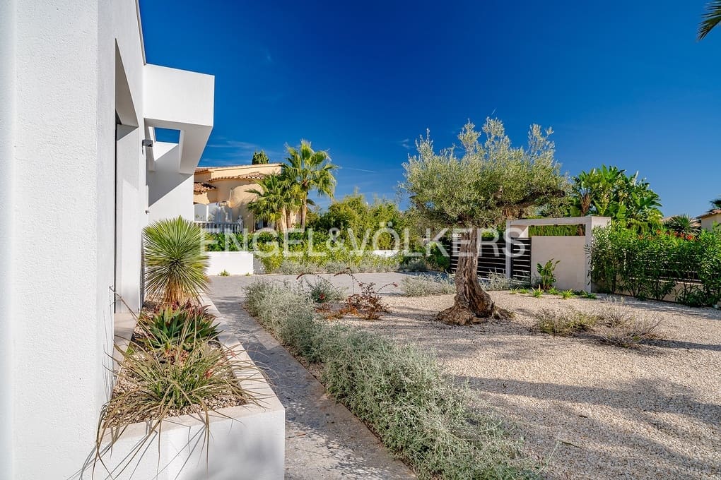 3 soverom Villa til salgs i Cumbre del Sol med svømmebasseng garasje - € 2 400 000 (Ref: 9389974)