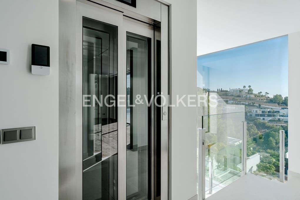 6 soveværelse Villa til salg i Benissa med swimmingpool garage - € 3.900.000 (Ref: 9400095)