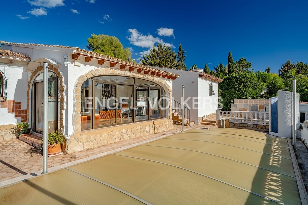 Chalet de 3 habitaciones en Calpe / Calp en venta con piscina garaje - 530.000 € (Ref: 9400225)