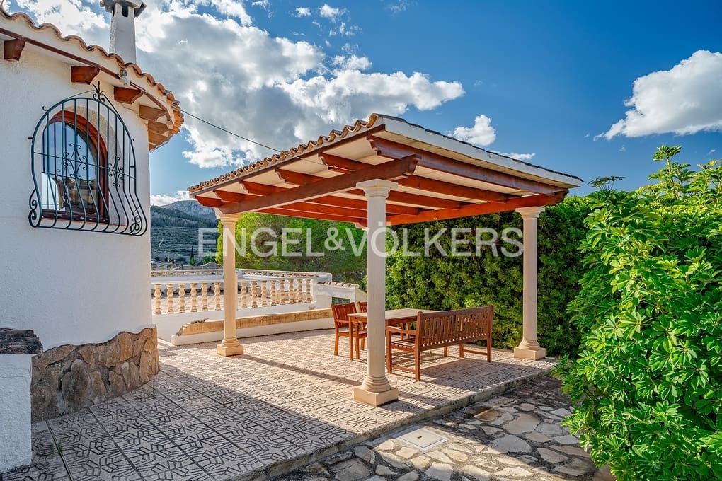 Chalet de 3 habitaciones en Calpe / Calp en venta con piscina garaje - 530.000 € (Ref: 9400225)