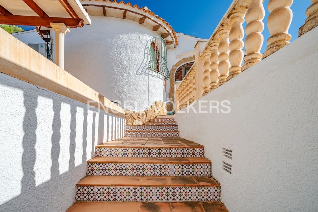 Chalet de 3 habitaciones en Calpe / Calp en venta con piscina garaje - 530.000 € (Ref: 9400225)