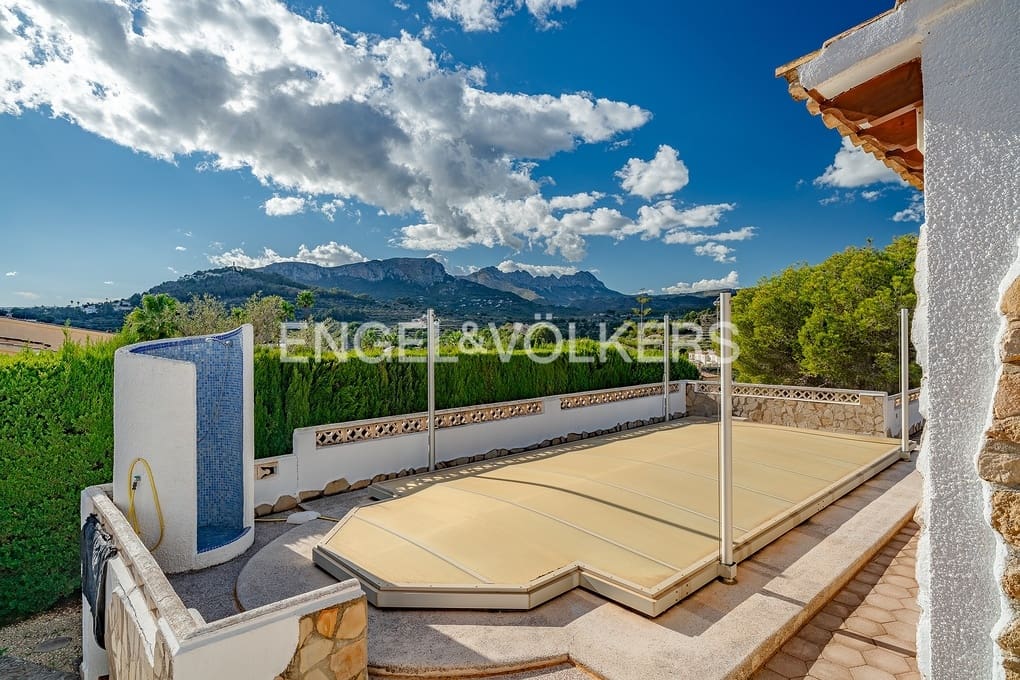 Chalet de 3 habitaciones en Calpe / Calp en venta con piscina garaje - 530.000 € (Ref: 9400225)