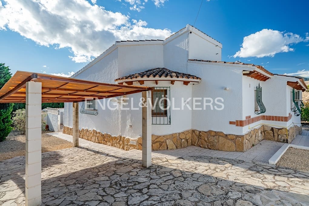 Chalet de 3 habitaciones en Calpe / Calp en venta con piscina garaje - 530.000 € (Ref: 9400225)