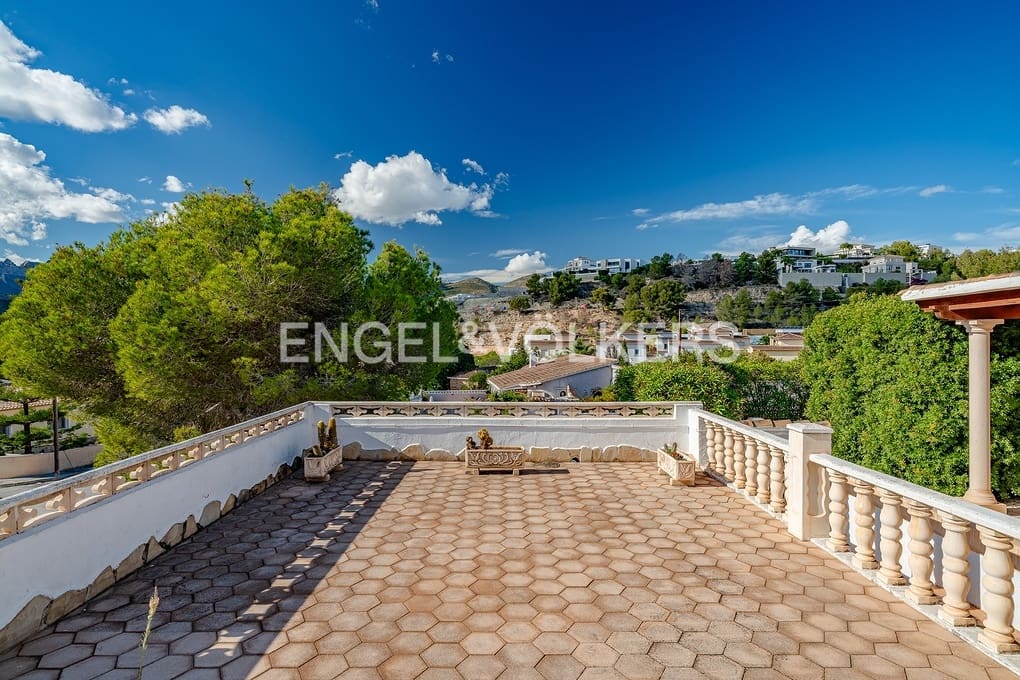 Chalet de 3 habitaciones en Calpe / Calp en venta con piscina garaje - 530.000 € (Ref: 9400225)