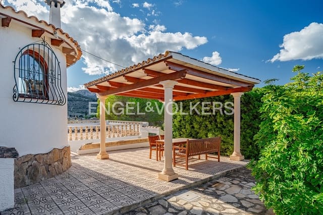 Chalet de 3 habitaciones en Calpe / Calp en venta con piscina garaje - 530.000 € (Ref: 9400225)