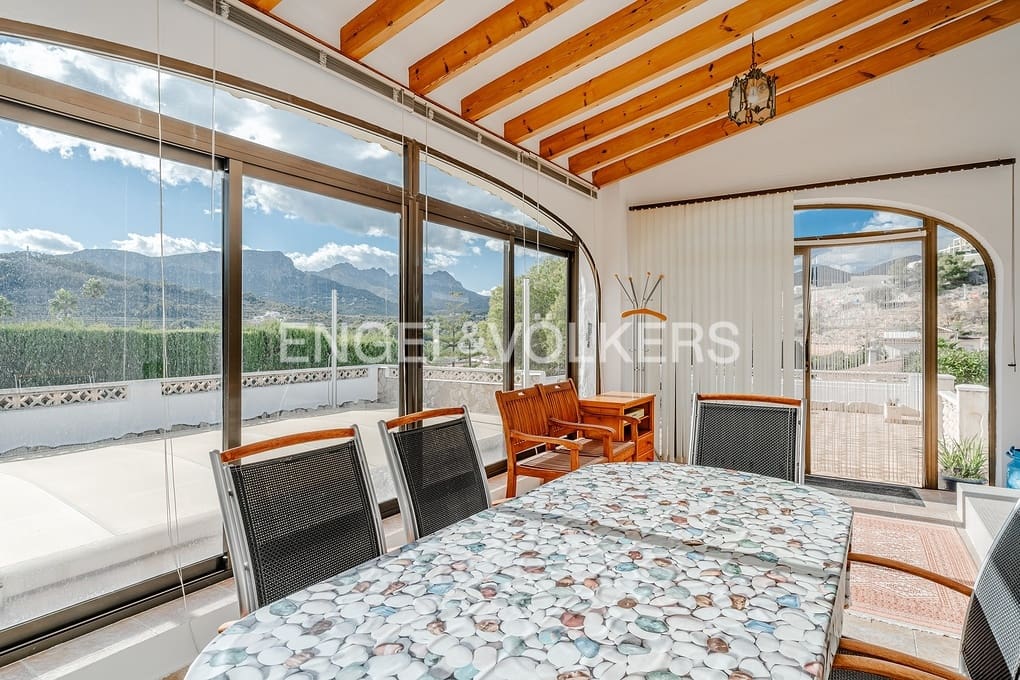 Chalet de 3 habitaciones en Calpe / Calp en venta con piscina garaje - 530.000 € (Ref: 9400225)