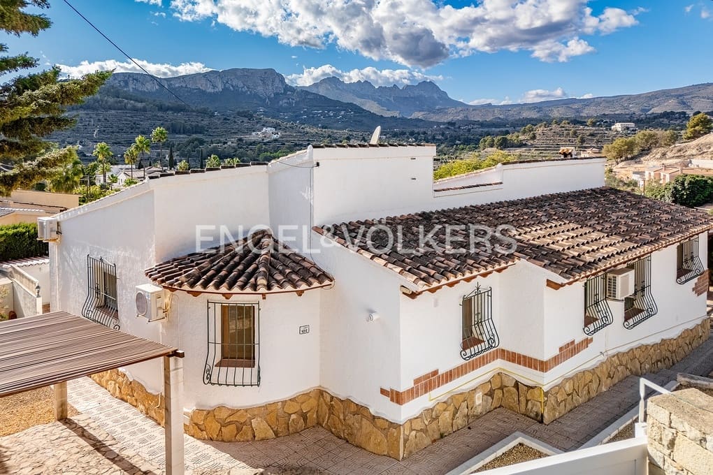 Chalet de 3 habitaciones en Calpe / Calp en venta con piscina garaje - 530.000 € (Ref: 9400225)