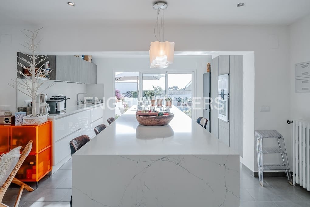 3 makuuhuone Huvila myytävänä paikassa Benissa mukana uima-altaan 
autotalli - 695 000 € (Ref: 9473345)