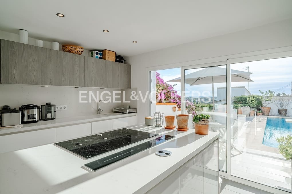 3 makuuhuone Huvila myytävänä paikassa Benissa mukana uima-altaan 
autotalli - 695 000 € (Ref: 9473345)