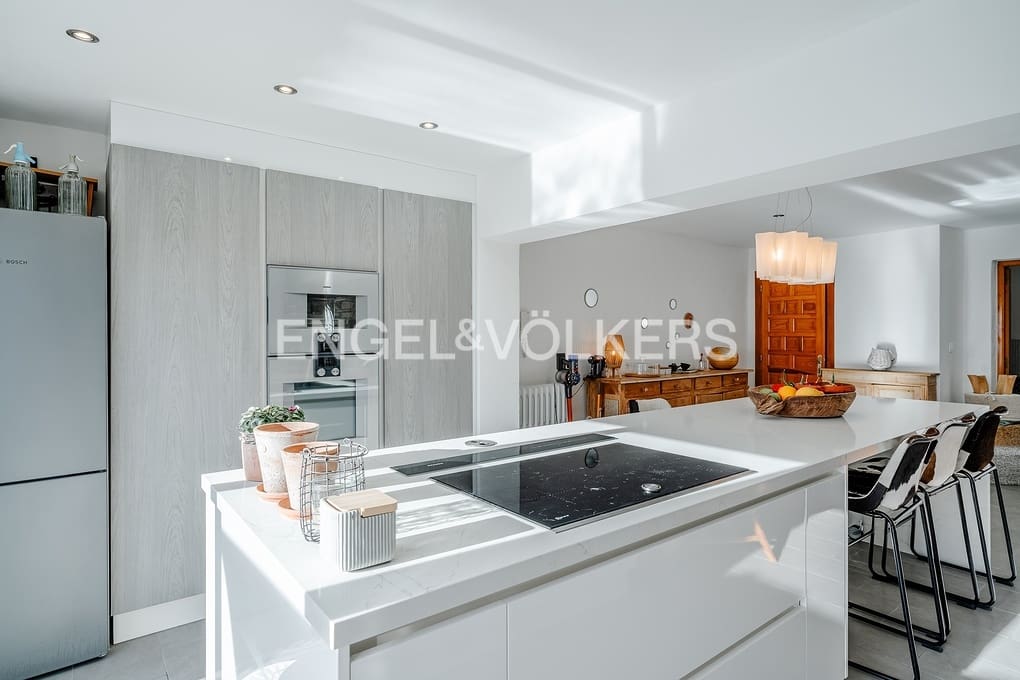 3 makuuhuone Huvila myytävänä paikassa Benissa mukana uima-altaan 
autotalli - 695 000 € (Ref: 9473345)