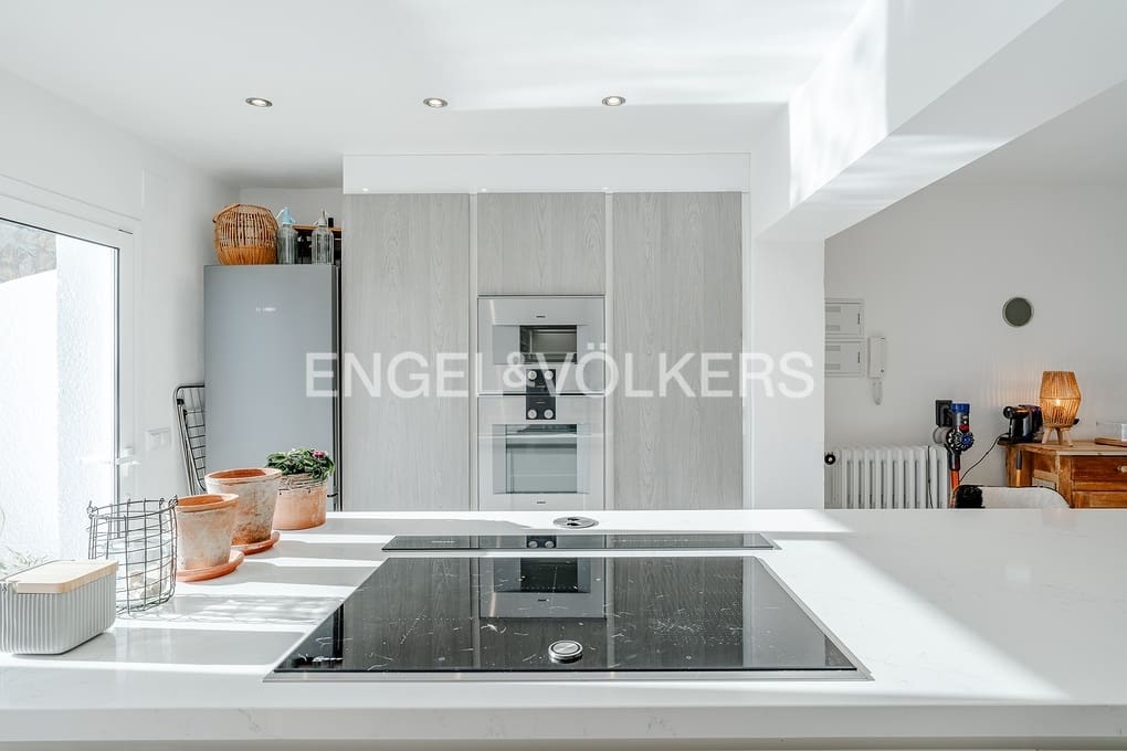 3 makuuhuone Huvila myytävänä paikassa Benissa mukana uima-altaan 
autotalli - 695 000 € (Ref: 9473345)