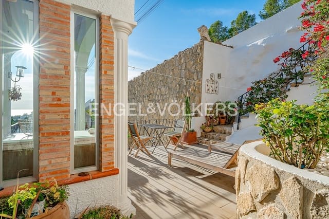 3 makuuhuone Huvila myytävänä paikassa Benissa mukana uima-altaan 
autotalli - 695 000 € (Ref: 9473345)