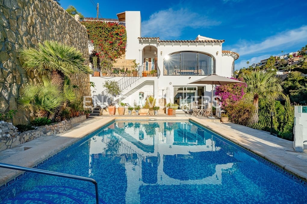 3 makuuhuone Huvila myytävänä paikassa Benissa mukana uima-altaan 
autotalli - 695 000 € (Ref: 9473345)