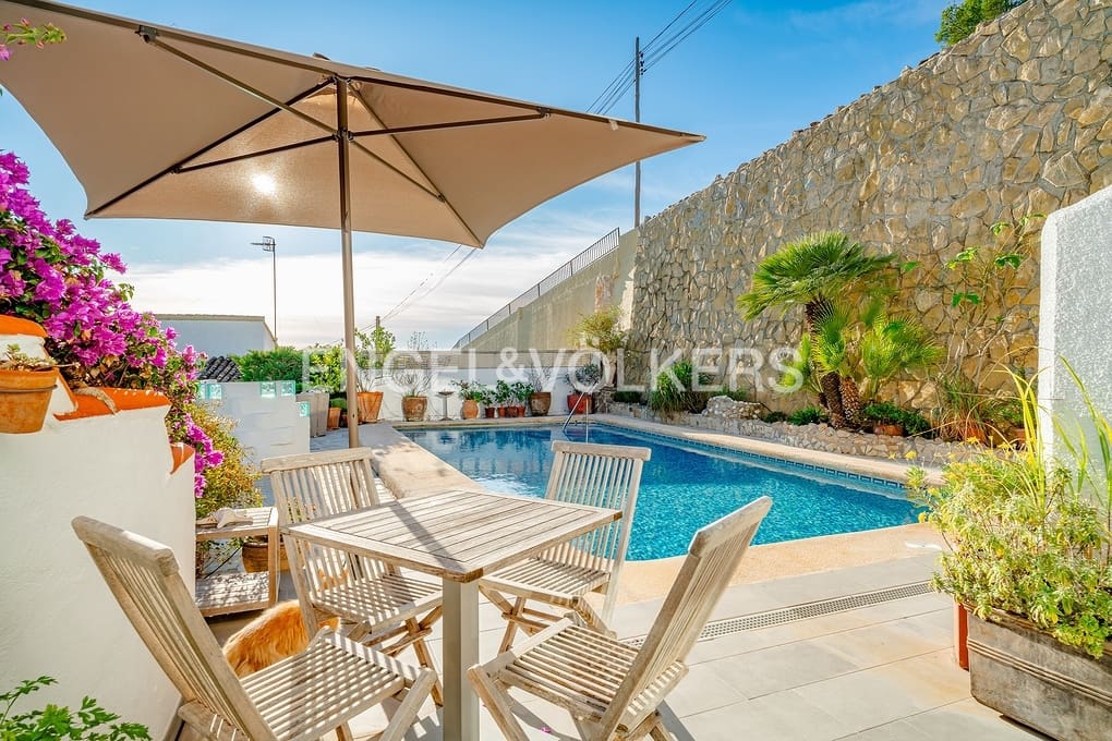 3 makuuhuone Huvila myytävänä paikassa Benissa mukana uima-altaan 
autotalli - 695 000 € (Ref: 9473345)