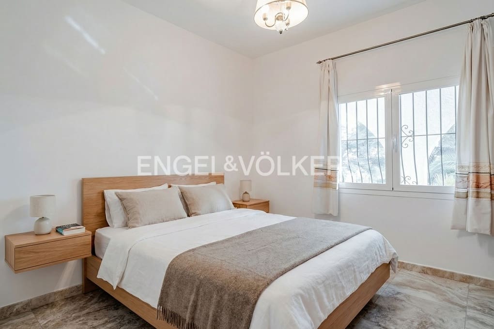 4 bedroom Villa for sale in Alhama Springs with pool garage - € 685,000 (Ref: 9480717)