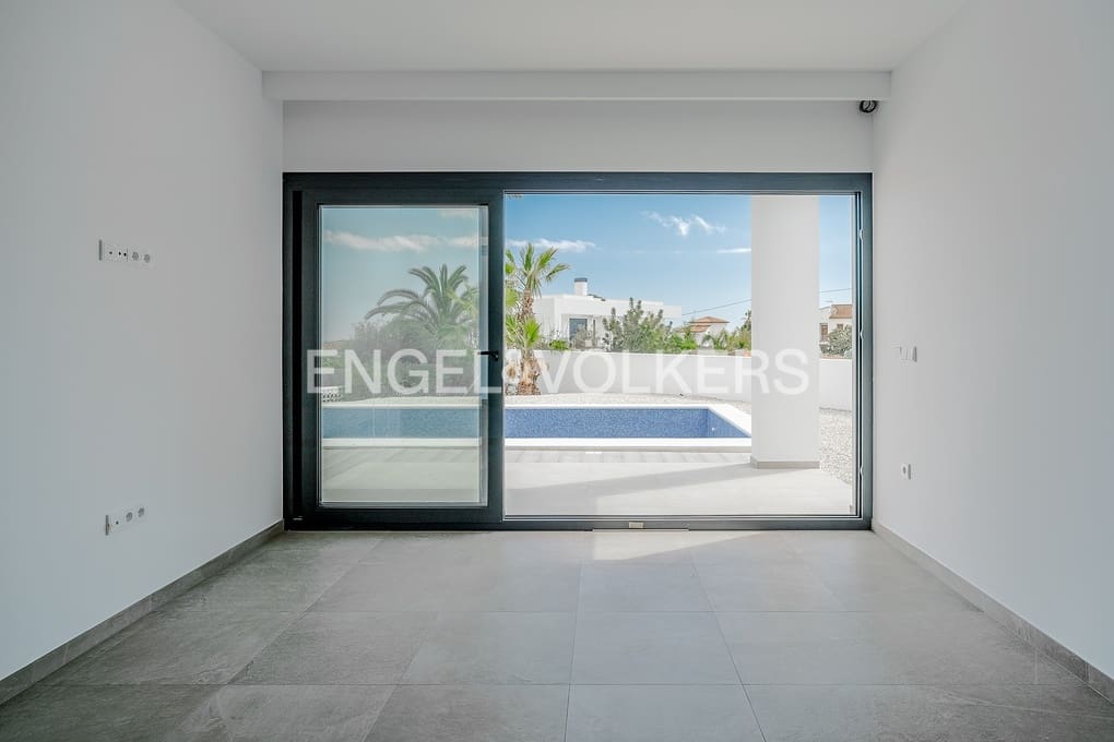 3 bedroom Villa for sale in Benissa with pool garage - € 1,175,000 (Ref: 9487957)