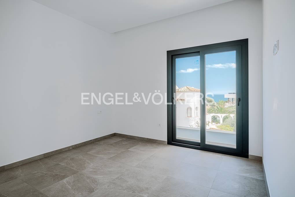 3 bedroom Villa for sale in Benissa with pool garage - € 1,175,000 (Ref: 9487957)