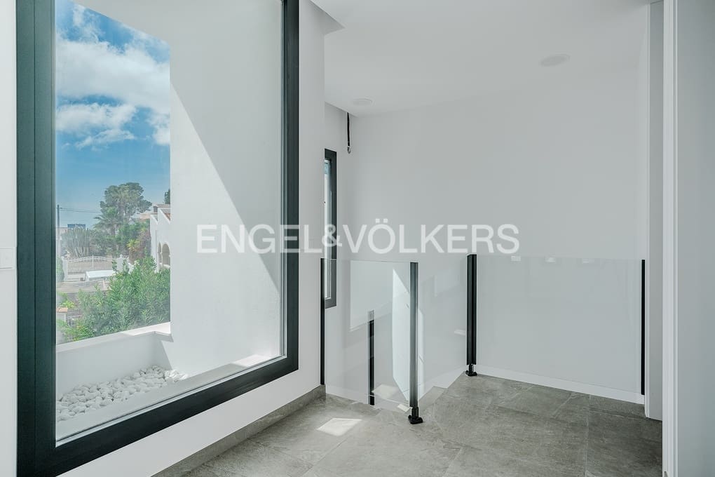 3 bedroom Villa for sale in Benissa with pool garage - € 1,175,000 (Ref: 9487957)