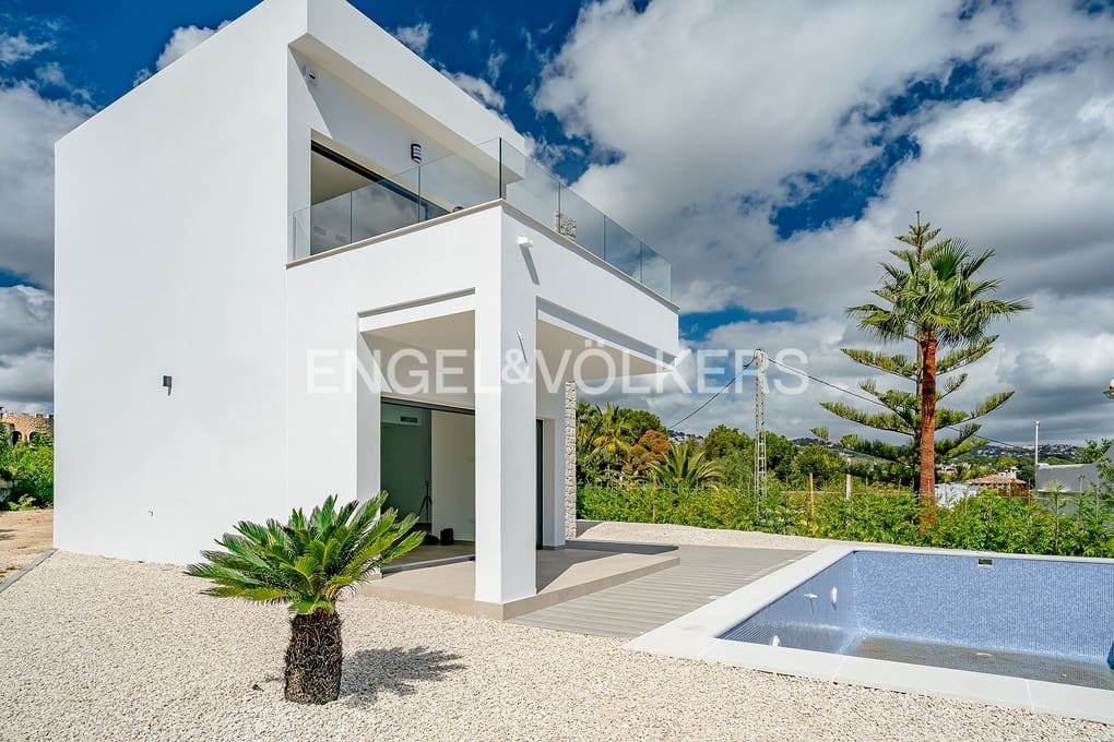 3 bedroom Villa for sale in Benissa with pool garage - € 1,175,000 (Ref: 9487957)