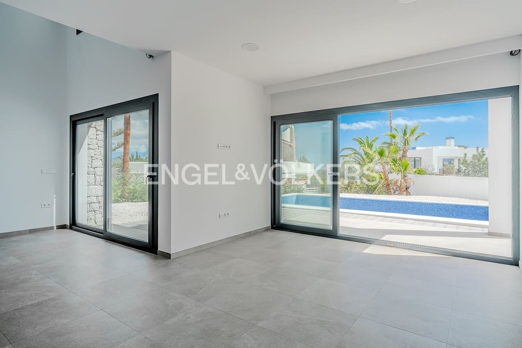 3 bedroom Villa for sale in Benissa with pool garage - € 1,175,000 (Ref: 9487957)