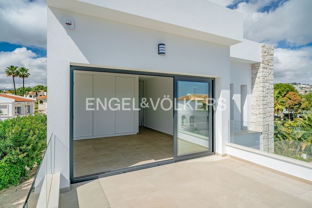 3 bedroom Villa for sale in Benissa with pool garage - € 1,175,000 (Ref: 9487957)