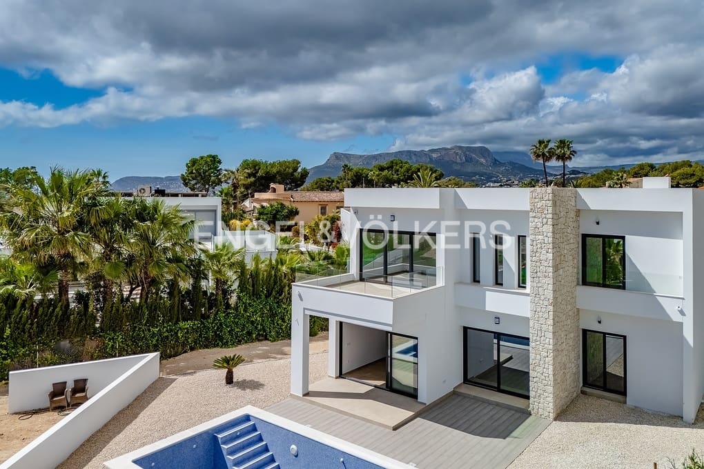 3 bedroom Villa for sale in Benissa with pool garage - € 1,175,000 (Ref: 9487957)