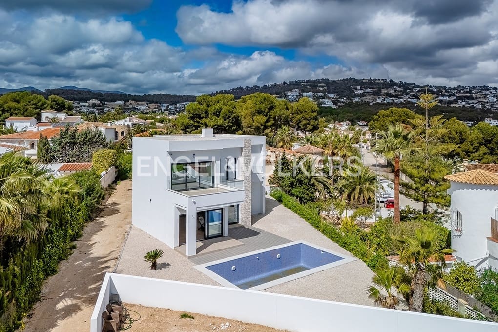 3 bedroom Villa for sale in Benissa with pool garage - € 1,175,000 (Ref: 9487957)