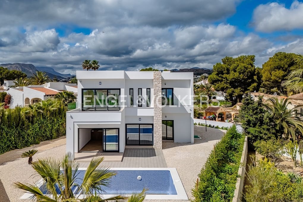 3 bedroom Villa for sale in Benissa with pool garage - € 1,175,000 (Ref: 9487957)