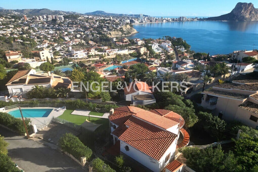 3 bedroom Villa for sale in Calpe / Calp with pool garage - € 525,000 (Ref: 9488006)