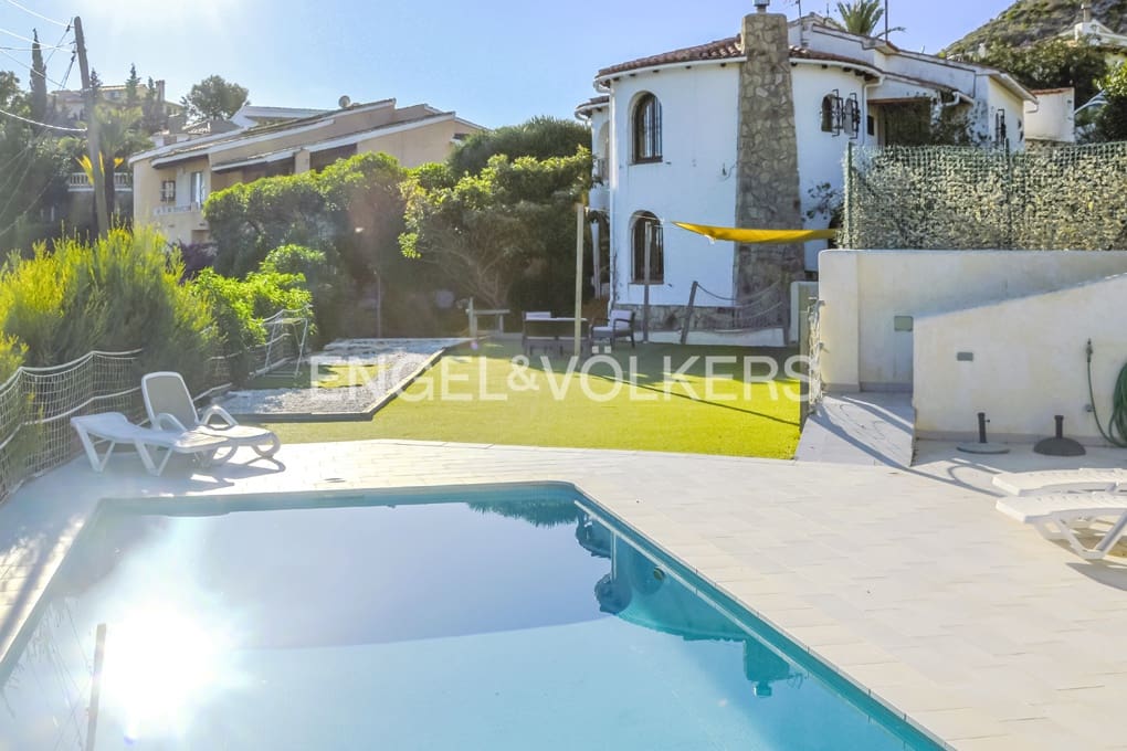 3 bedroom Villa for sale in Calpe / Calp with pool garage - € 525,000 (Ref: 9488006)
