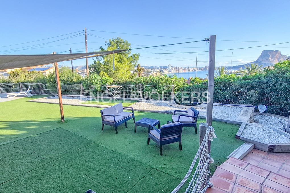 3 bedroom Villa for sale in Calpe / Calp with pool garage - € 525,000 (Ref: 9488006)