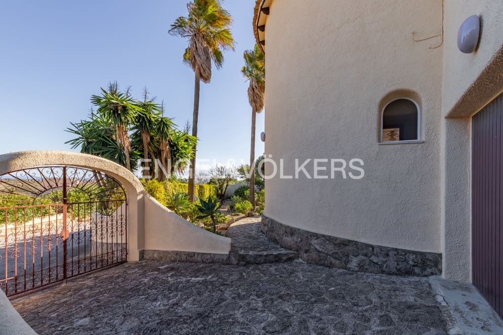 4 bedroom Villa for sale in Cumbre del Sol with pool garage - € 1,198,000 (Ref: 9490932)