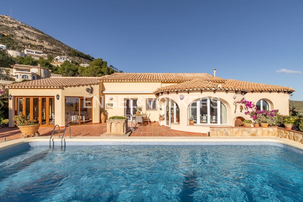 4 bedroom Villa for sale in Cumbre del Sol with pool garage - € 1,198,000 (Ref: 9490932)