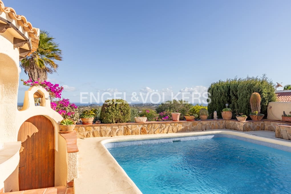 4 bedroom Villa for sale in Cumbre del Sol with pool garage - € 1,198,000 (Ref: 9490932)
