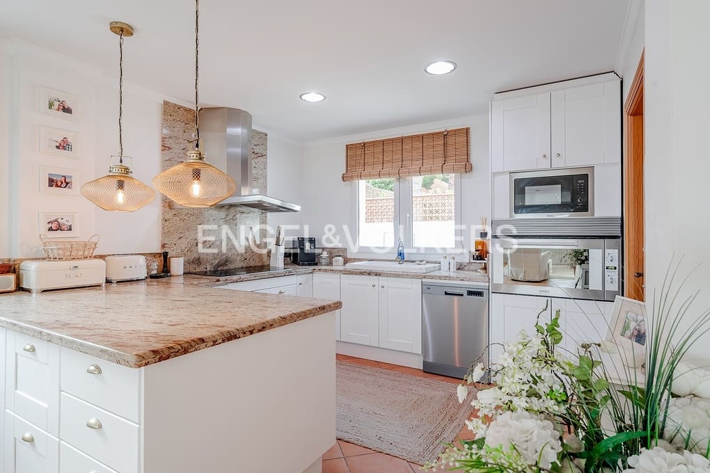 4 soveværelse Villa til salg i Calpe / Calp med swimmingpool garage - € 899.000 (Ref: 9532559)