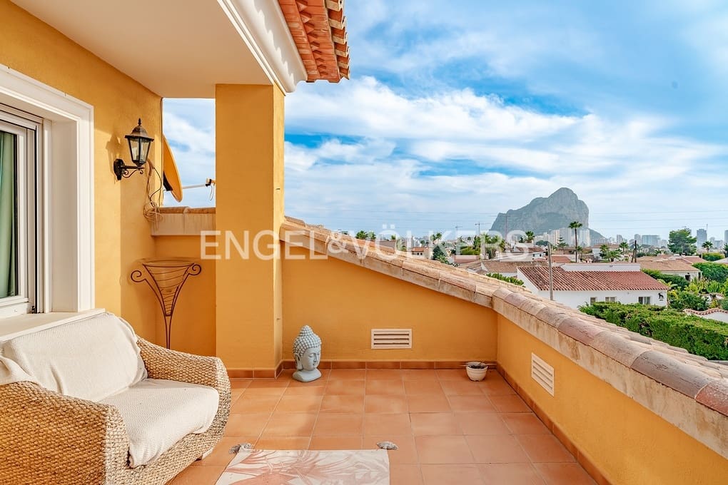 4 soveværelse Villa til salg i Calpe / Calp med swimmingpool garage - € 899.000 (Ref: 9532559)