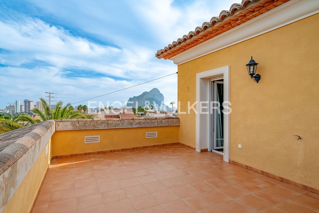 4 soveværelse Villa til salg i Calpe / Calp med swimmingpool garage - € 899.000 (Ref: 9532559)