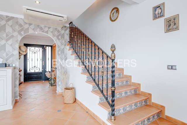 4 soveværelse Villa til salg i Calpe / Calp med swimmingpool garage - € 899.000 (Ref: 9532559)