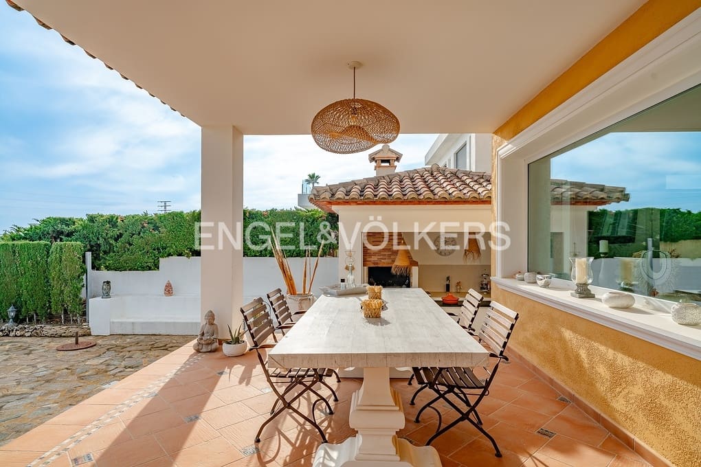 4 soveværelse Villa til salg i Calpe / Calp med swimmingpool garage - € 899.000 (Ref: 9532559)