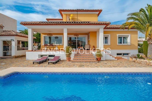 4 soveværelse Villa til salg i Calpe / Calp med swimmingpool garage - € 899.000 (Ref: 9532559)