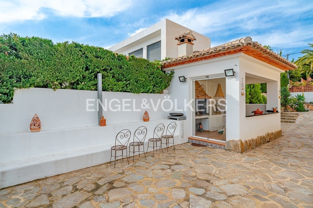 4 soveværelse Villa til salg i Calpe / Calp med swimmingpool garage - € 899.000 (Ref: 9532559)