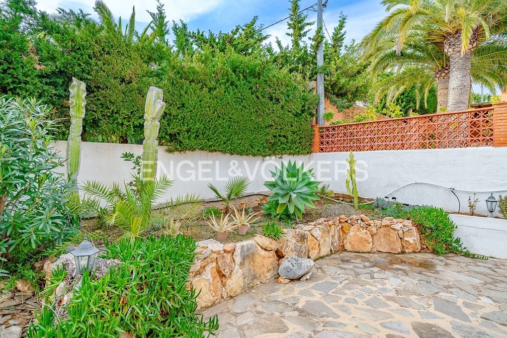 4 soveværelse Villa til salg i Calpe / Calp med swimmingpool garage - € 899.000 (Ref: 9532559)