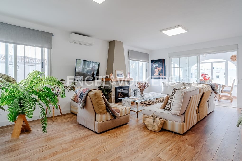 3 soveværelse Villa til salg i Calpe / Calp med swimmingpool garage - € 765.000 (Ref: 9566804)