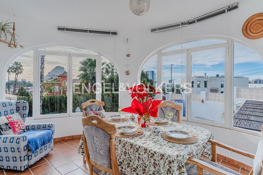 3 soveværelse Villa til salg i Calpe / Calp med swimmingpool garage - € 765.000 (Ref: 9566804)
