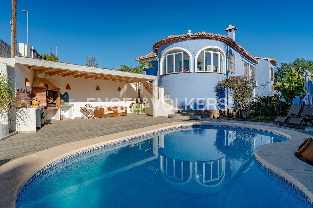 3 soveværelse Villa til salg i Calpe / Calp med swimmingpool garage - € 765.000 (Ref: 9566804)