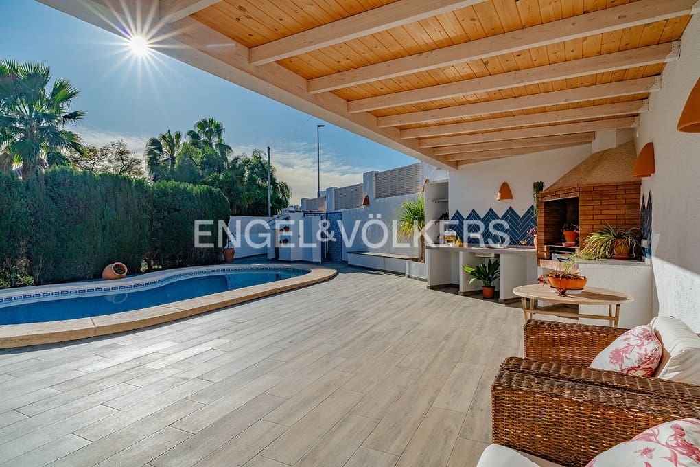 3 soveværelse Villa til salg i Calpe / Calp med swimmingpool garage - € 765.000 (Ref: 9566804)